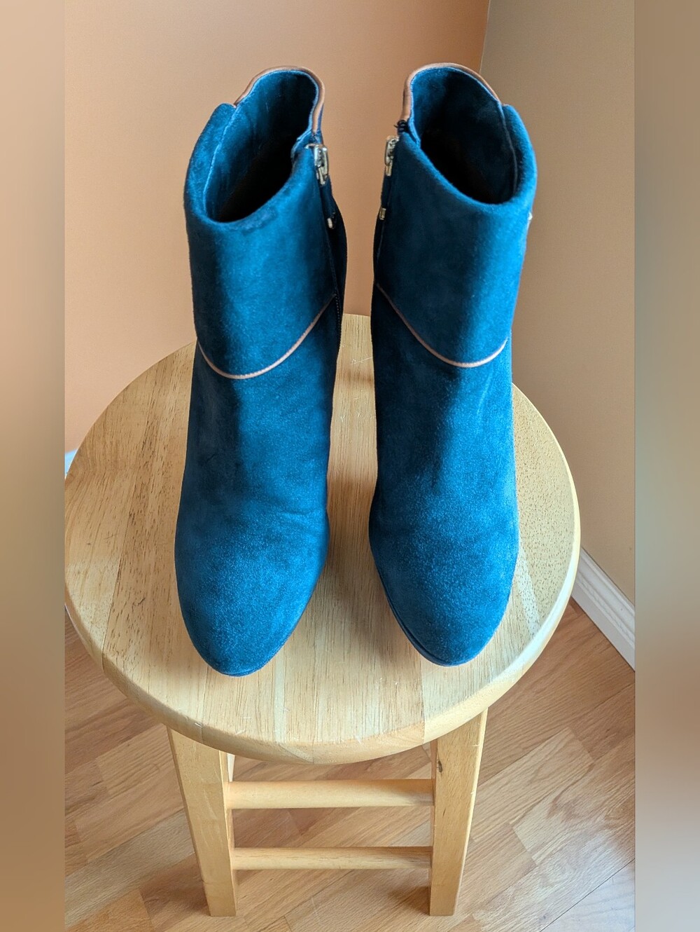 VERO CUOIO Women’s Teal Suede Ankle Boots - Stylish Side Zip Size 9.5